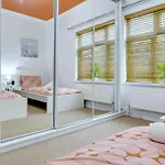 3 Bedroom House, 4 Beds, 2 Double Beds, 2 X Single Beds, Sleeps 6, Free Parking, Birmingham Near City Centre, Major Transport Links